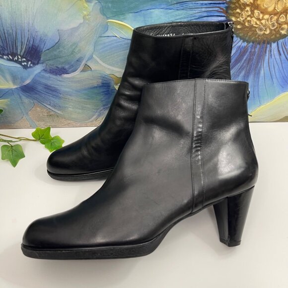 Stuart Weitzman Back Zipper Leather Ankle Boots Black  Size 10 - Picture 3 of 15